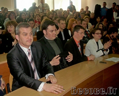 Административният директор на БСУ доц. Радостин Долчинков е дясната ръка на Кунева в Бургас