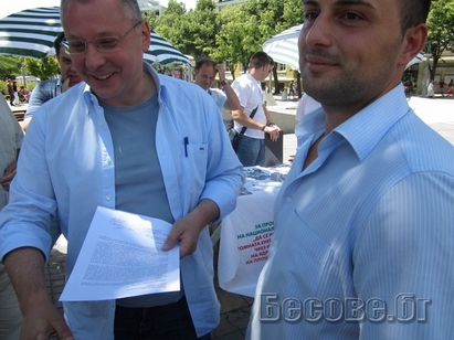 В Бургас Станишев подкрепи първо Ади, после подписката за Белене