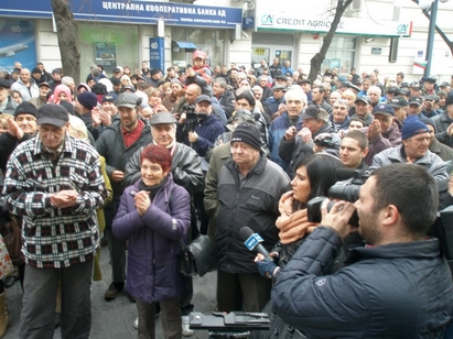 „EVN, ауфидерзейн!“, викаха стотици недоволни в центъра на Бургас