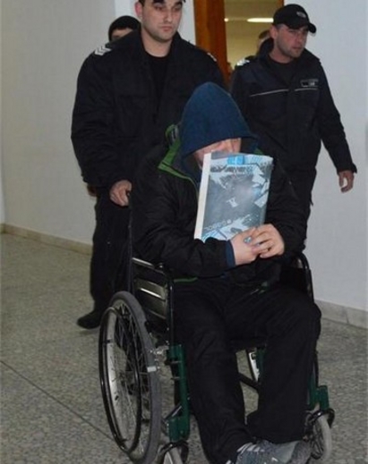 Кела влезе в съда в инвалидна количка