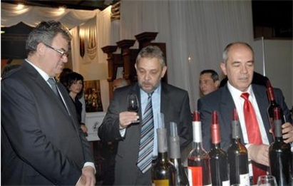 Половината алкохол в България - нелегален
