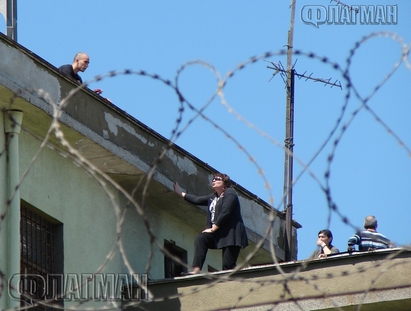 Милен бил пребит тази сутрин преди да се качи на покрива на бургаския затвор - виж видео