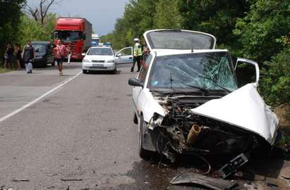 Зверска катастрофа на две коли затвори пътя край Хасково