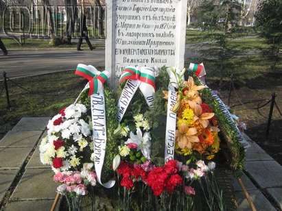 С венци и цветя патриотите от НФСБ почетоха 136 г. от Освобождението на Бургас