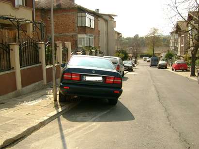 Самонадеян съсед циментира улица в Царево да си паркира колата, бил приятел на кмета