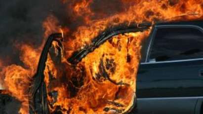 Ревнив турчин запали колата на съпругата си в айтоското село Тополица
