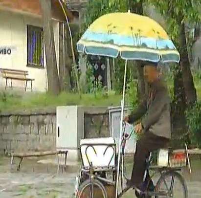 Дядо пътува от Пловдив до Слънчев бряг с рикша