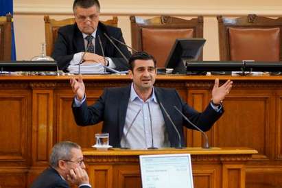 Депутатът Семир Абу Мелих: Управляващи от БСП, защо превърнахте в мишена лекарите и пациентите? Спрете се!