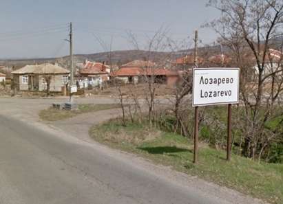 Сунгурларският кмет затлачи Лозарево с боклуци, премести багера предизборно