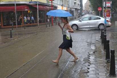 Студен душ от метеоролозите: Иде дъждовен септември