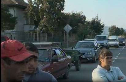 Жителите на Крушевец блокираха пътя заради пускането от ареста на граничаря, убил 11-месечната Красимира