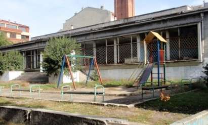Наркомани се друсат до припадък в порутена сграда на метри от бургаско училище
