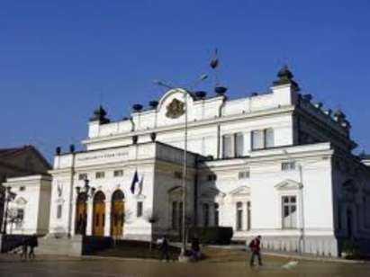 Духове на мъртъвци бродят из Българския парламент
