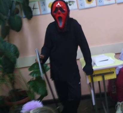 Зам. шефката на ОбС в Айтос разпали дебат с маски за Хелоуин, обвиниха я в сатанизъм