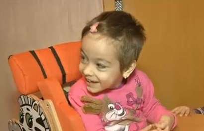 3-годишно дете с парализа се нуждае от 15 000 лева за лечение в Китай, за да оздравее