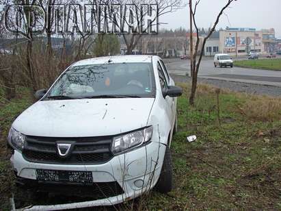 Шофьор без книжка „изправи“ кръгово движение на входа на Бургас(СНИМКИ)