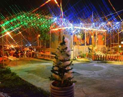 Вижте уникалните украси в Бургас в навечерието на Коледа