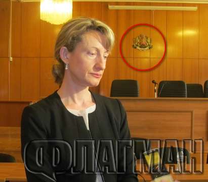Варненец съди председателя на Административния съд в Бургас, отказал му информация за герба на РБ, поставен в Съдебната палата