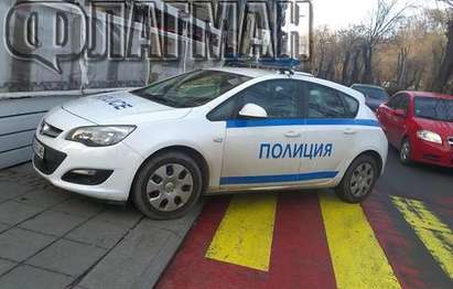Вижте как паркира родната полиция в центъра на Бургас