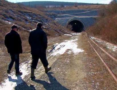 ЖП тунелът Бургас-Варна пред срутване заради свлачище