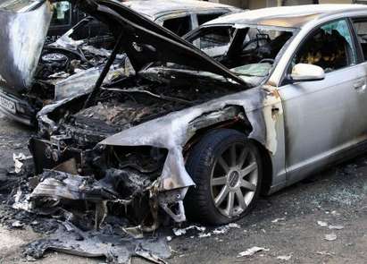Изгоряха оставени за ремонт автомобили, майката на монтьора припадна от ужас
