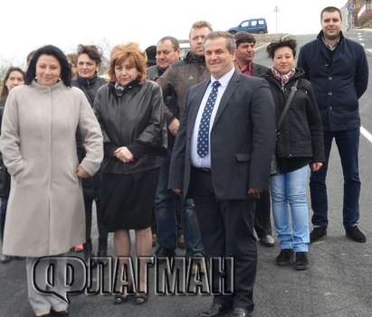 Отпушват трафика в Созопол, кметът Рейзи откри нова улица за 1,5 млн. лева