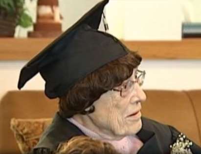 103-годишна баба завърши училище