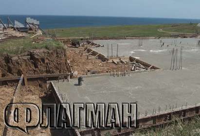 Кметът на Царево пусна строеж на брега в Синеморец, заобиколи РИОСВ
