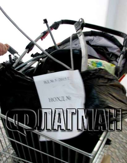 Покъртително! Внасят в съда бебешката количка – ковчег от катастрофата в Крушевец