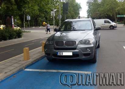 Бургаски уроци по паркиране: Имаш джип - спираш в градинка или на инвалидно място