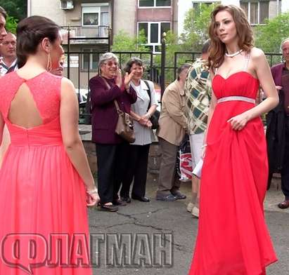 Балове 2015: Червени рокли и корони на принцеси. Вижте най-атрактивните абитуриенти в Бургас! (ВИДЕО И СНИМКИ)