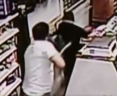 Крадци с мачете опитаха да ограбят магазин, но продавачът ги изгони с меч