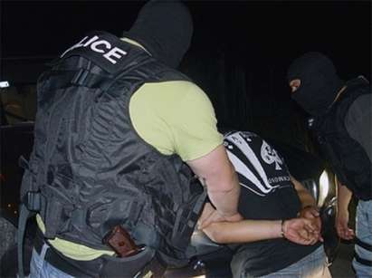 Полицията удари дома на оборотен наркодилър в „Славейков”