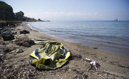 Зловещият турски плаж, от който каналджиите изпращат бежанците на смърт (СНИМКИ)