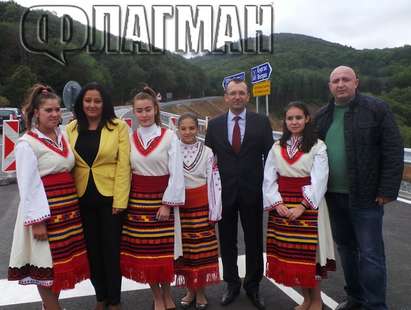 Министър Лиляна Павлова обеща на Илиян Янчев ремонт на пътя Малко Търново - Царево