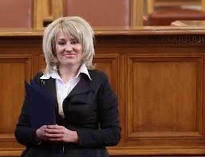 Фамозната депутатка Ана Баракова подхваща имунитетите на Сидеров и Чуколов
