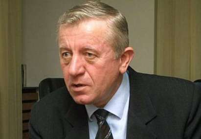 Шефът на парламентарната Комисия по отбрана не вярва, че Алексей Петров е бил обстрелван с РПГ
