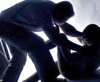 Млада учителка изнасилена в дома си от приятел на гаджето й