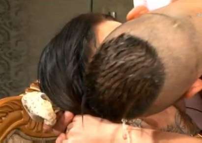 Най-накрая: Джино целуна Емануела по телевизията