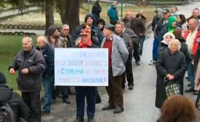 Жителите на Стрелча пак излизат на протест