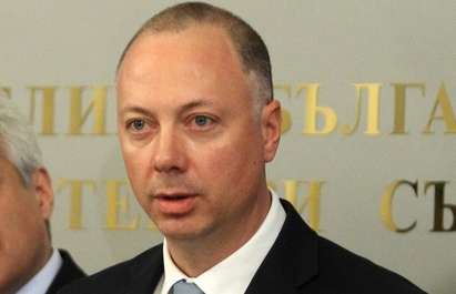 Скандал в парламента! Човекът на Борисов за шеф на КЗК прецака процедурата - опозицията побесня (допълнена)
