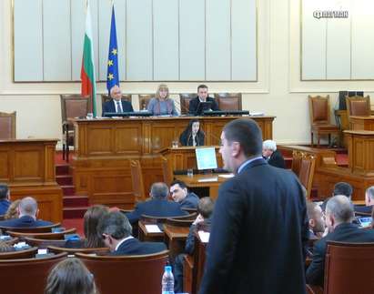 Парламентът одобри въвеждане на задължително гласуване и нов изборен район „Чужбина” на първо четене