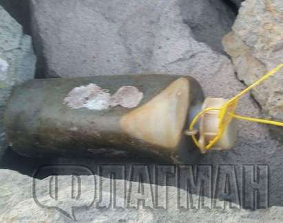 Кораби изхвърлят безобразно боклуците си, откриха нефтени проби на скалите в Приморско