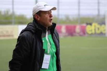 Треньорът на Нефтохимик Диян Петков хвърли оставка сред ужасяващия сезон