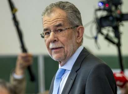 Обрат в Австрия: Крайнодесният Хофер загуби президентския вот заради гласувалите по пощата