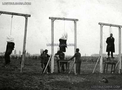 Потресаващо! Вижте за пръв път снимка на последната публична екзекуция в Европа, извършена в България