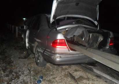 Хонда се разби в мантинела край Сунгурларе, 28-годишен мъж е с опасност за живота