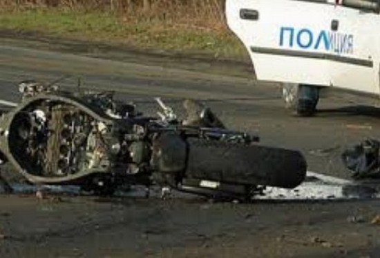 Пиян моторист се потроши на пътя Бургас- Созопол
