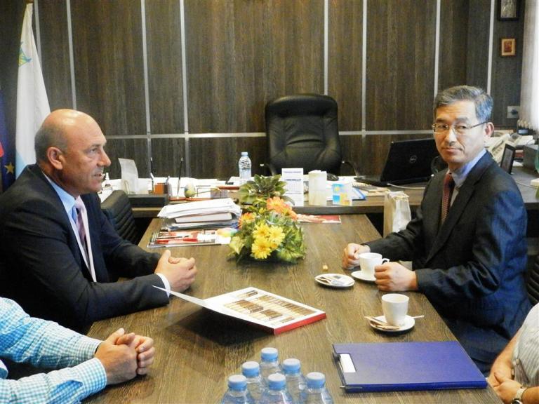Кметът Иван Алексиев прие новия посланик на Република Корея в кабинета си