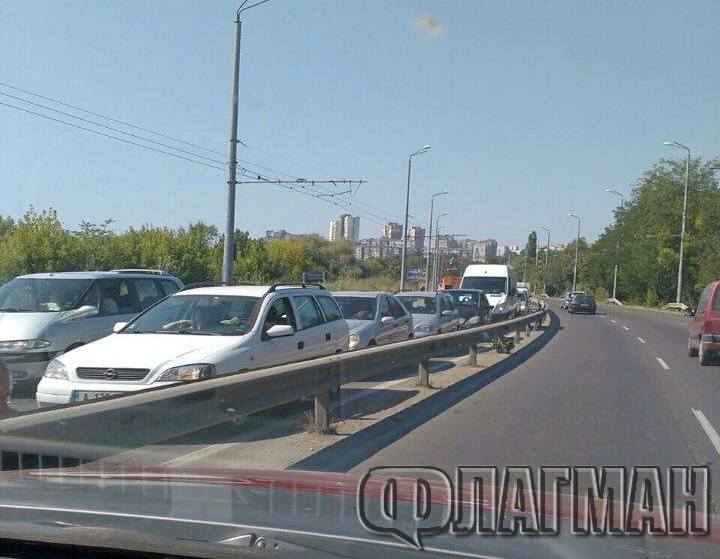 Внимание! Автомобилни тапи блокираха Бургас, не пътувайте с колите си!
